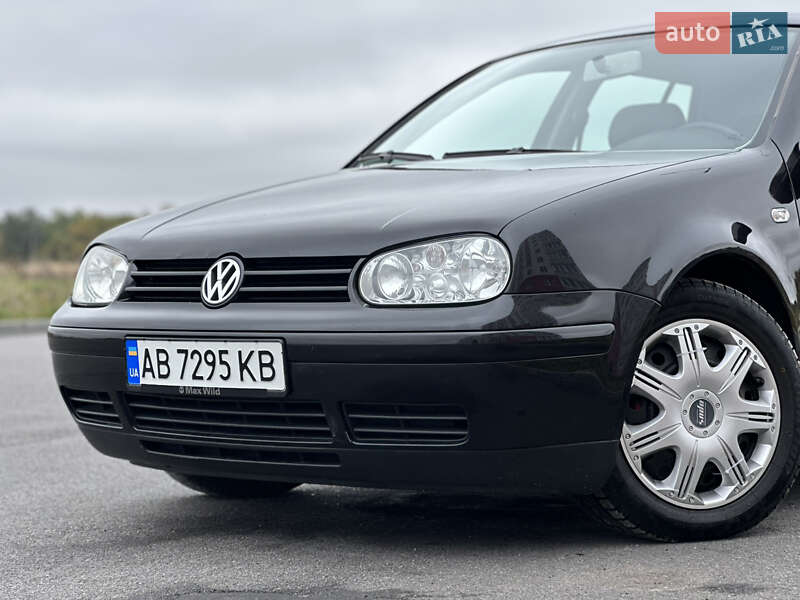 Хетчбек Volkswagen Golf 2003 в Вінниці