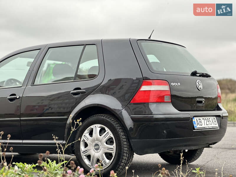 Хетчбек Volkswagen Golf 2003 в Вінниці