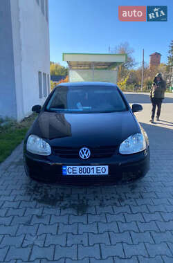 Хетчбек Volkswagen Golf 2004 в Чернівцях