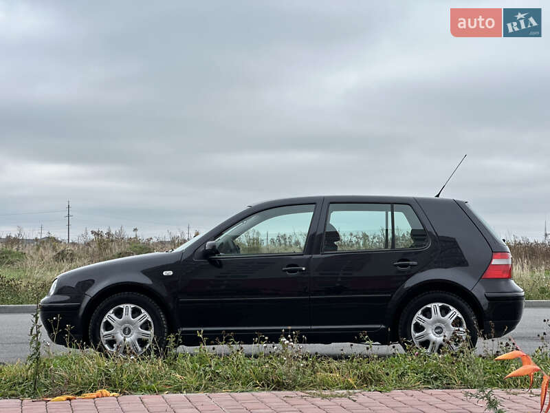 Хетчбек Volkswagen Golf 2003 в Вінниці