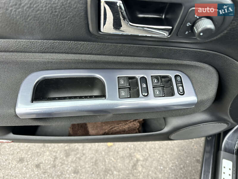 Хетчбек Volkswagen Golf 2003 в Вінниці