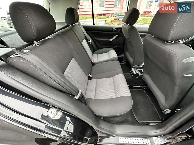 Хетчбек Volkswagen Golf 2003 в Вінниці