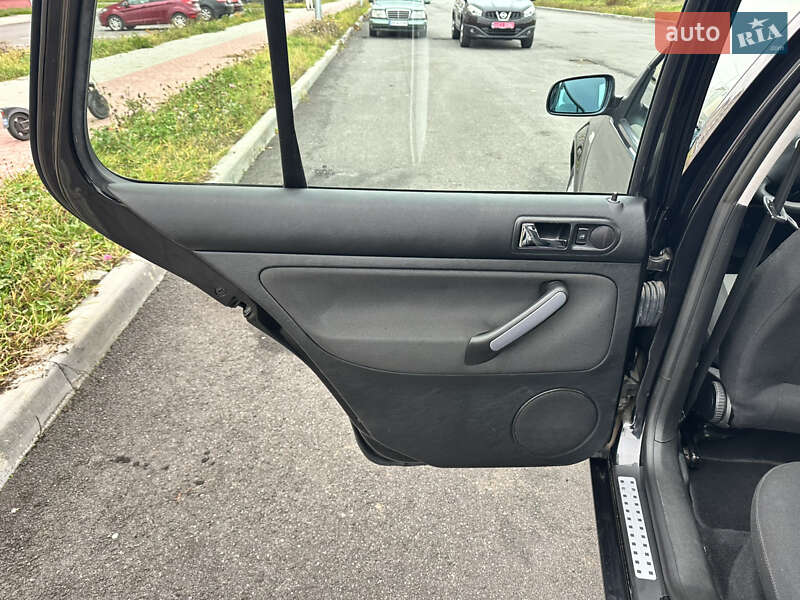 Хетчбек Volkswagen Golf 2003 в Вінниці