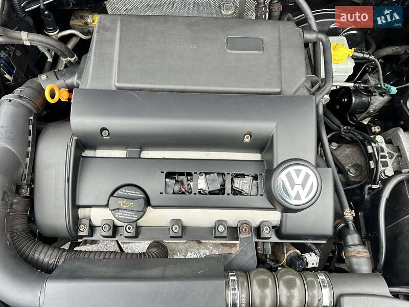 Хетчбек Volkswagen Golf 2003 в Вінниці