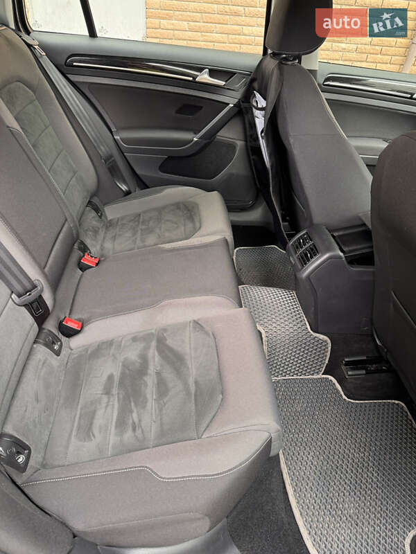 Универсал Volkswagen Golf 2018 в Киеве фото 14 Универсал Volkswagen Golf 2018 в Киеве