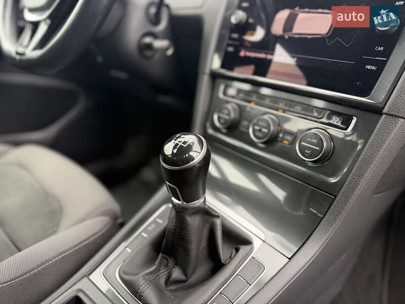 Универсал Volkswagen Golf 2018 в Ровно фото 22 Универсал Volkswagen Golf 2018 в Ровно