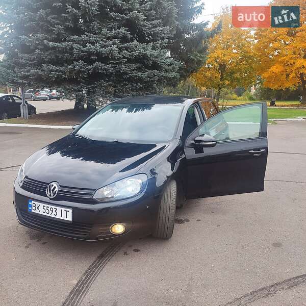 Хетчбек Volkswagen Golf 2010 в Рівному