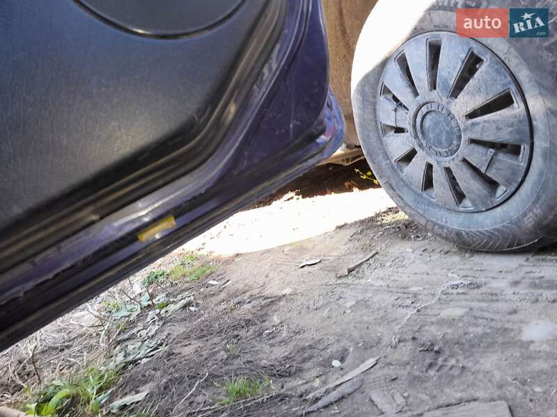 Хэтчбек Volkswagen Golf 1997 в Черновцах