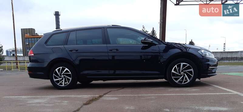 Універсал Volkswagen Golf 2018 в Калуші