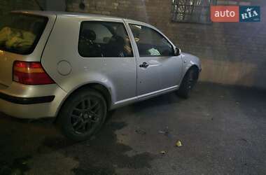 Хэтчбек Volkswagen Golf 2002 в Иванкове