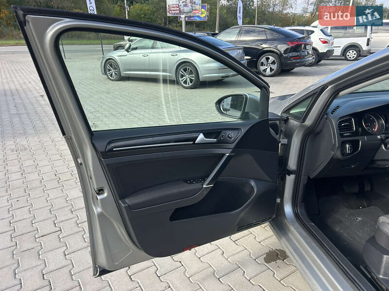 Универсал Volkswagen Golf 2014 в Черновцах