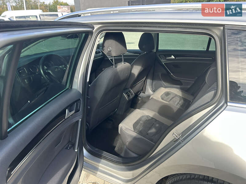 Универсал Volkswagen Golf 2014 в Черновцах