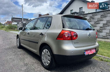 Хэтчбек Volkswagen Golf 2005 в  фото 3 Хэтчбек Volkswagen Golf 2005 в
