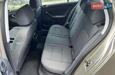Хэтчбек Volkswagen Golf 2005 в  фото 10 Хэтчбек Volkswagen Golf 2005 в