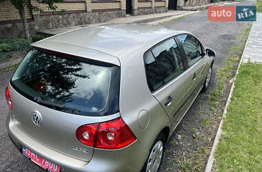 Хэтчбек Volkswagen Golf 2005 в  фото 8 Хэтчбек Volkswagen Golf 2005 в