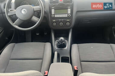 Хэтчбек Volkswagen Golf 2005 в  фото 16 Хэтчбек Volkswagen Golf 2005 в