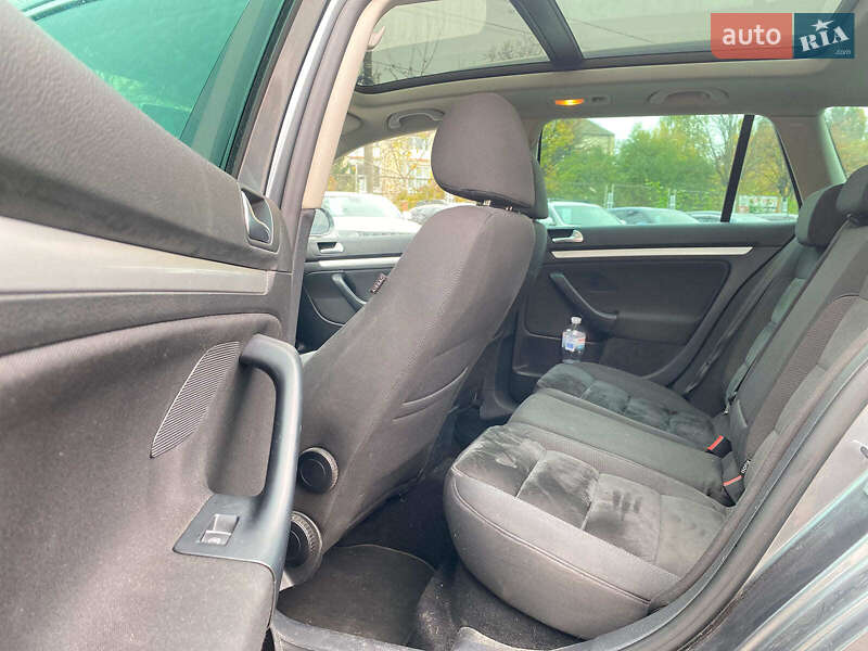 Універсал Volkswagen Golf 2011 в Вінниці