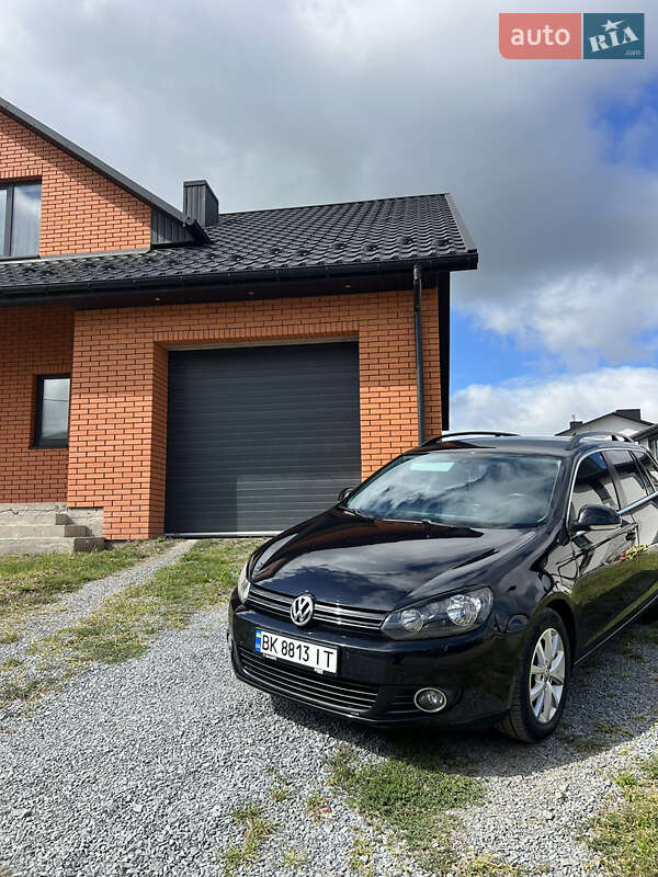 Универсал Volkswagen Golf 2010 в Ровно
