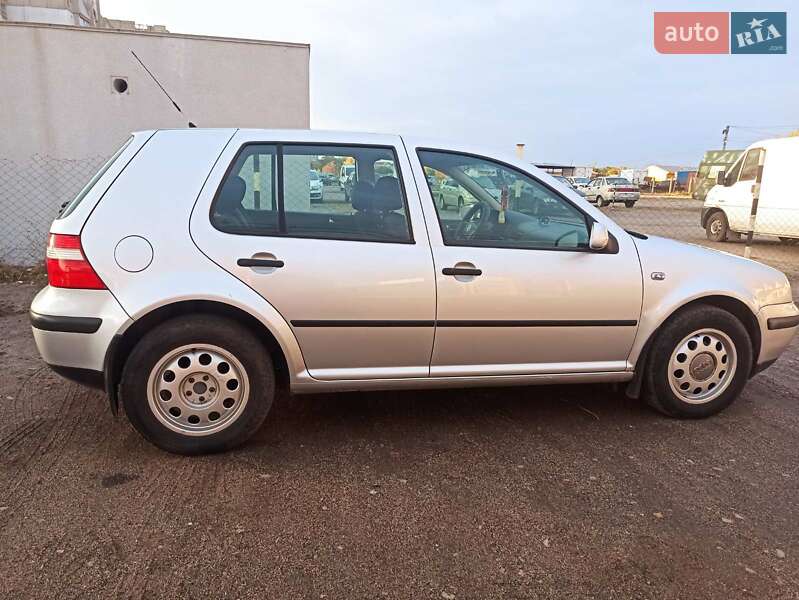 Хетчбек Volkswagen Golf 2003 в Черкасах фото 3 Хетчбек Volkswagen Golf 2003 в Черкасах