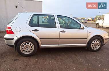 Хэтчбек Volkswagen Golf 2003 в  фото 3 Хэтчбек Volkswagen Golf 2003 в