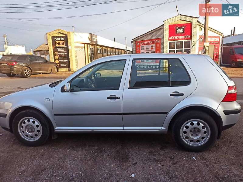 Хетчбек Volkswagen Golf 2003 в Черкасах фото 4 Хетчбек Volkswagen Golf 2003 в Черкасах