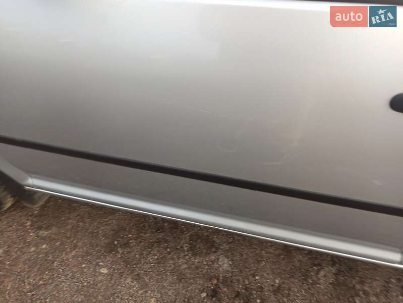 Хетчбек Volkswagen Golf 2003 в Черкасах фото 7 Хетчбек Volkswagen Golf 2003 в Черкасах