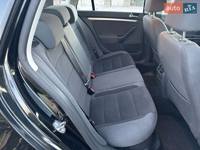 Универсал Volkswagen Golf 2009 в Ворзеле