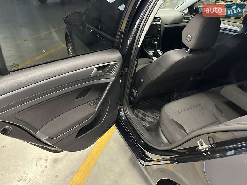 Універсал Volkswagen Golf 2017 в Києві