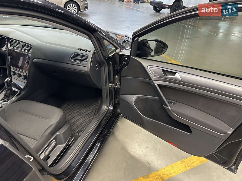 Універсал Volkswagen Golf 2017 в Києві