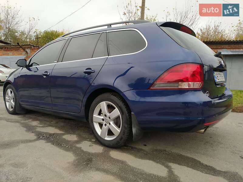 Универсал Volkswagen Golf 2012 в Казатине