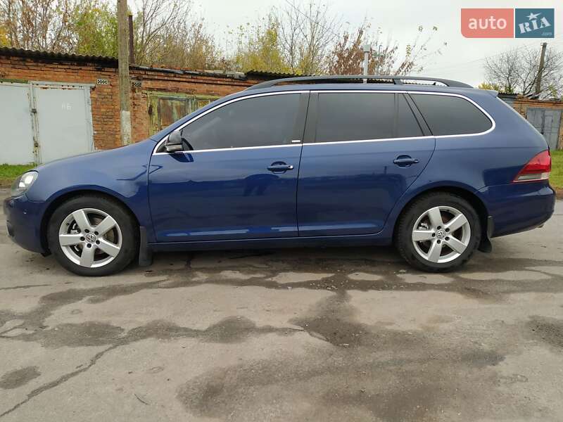 Универсал Volkswagen Golf 2012 в Казатине