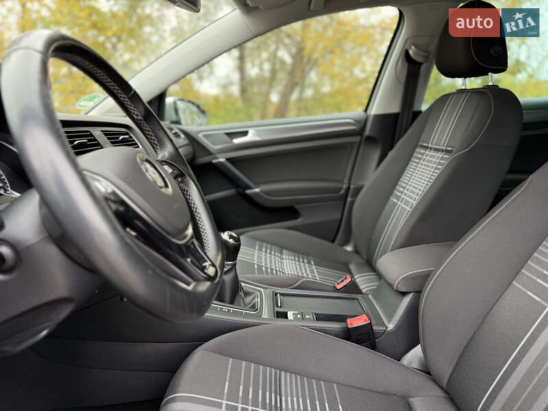 Универсал Volkswagen Golf 2016 в Киеве фото 14 Универсал Volkswagen Golf 2016 в Киеве