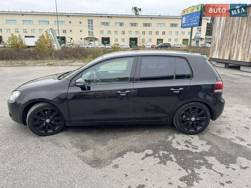 Хэтчбек Volkswagen Golf 2010 в Киеве