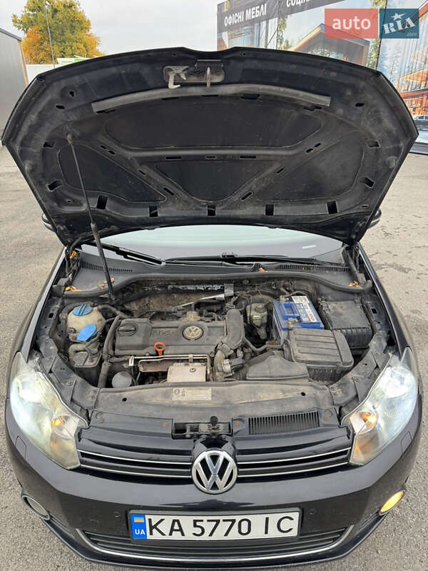 Хэтчбек Volkswagen Golf 2010 в Киеве