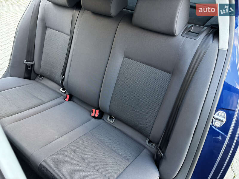 Хэтчбек Volkswagen Golf 2004 в Могилев-Подольске