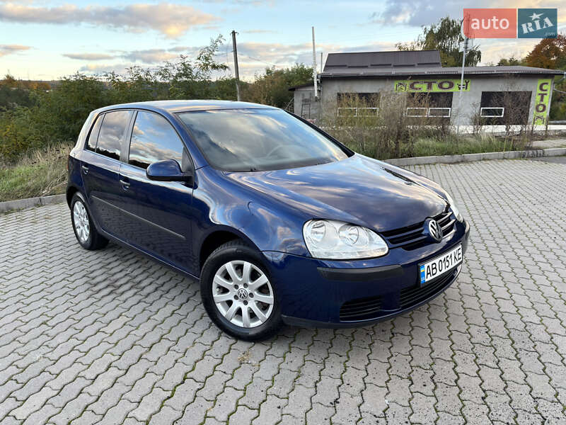 Хэтчбек Volkswagen Golf 2004 в Могилев-Подольске