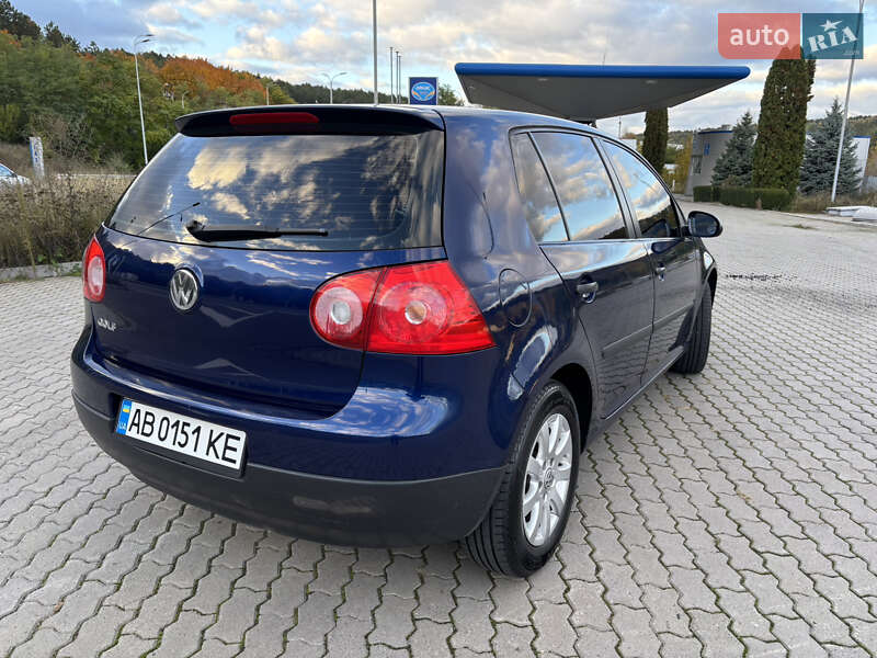 Хэтчбек Volkswagen Golf 2004 в Могилев-Подольске