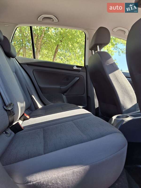 Хэтчбек Volkswagen Golf 2008 в Днепре