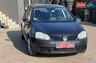 Хэтчбек Volkswagen Golf 2005 в Киеве