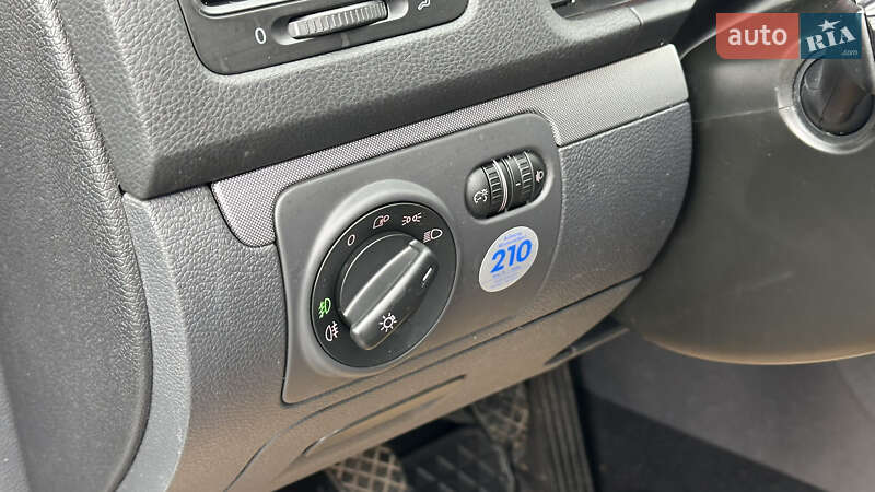 Хэтчбек Volkswagen Golf 2007 в Полтаве