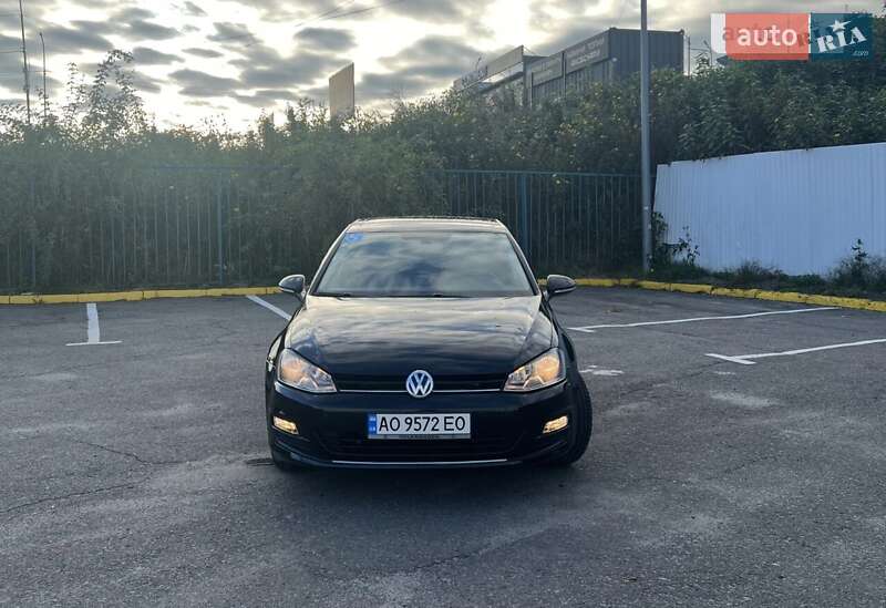 Хэтчбек Volkswagen Golf 2017 в Ужгороде