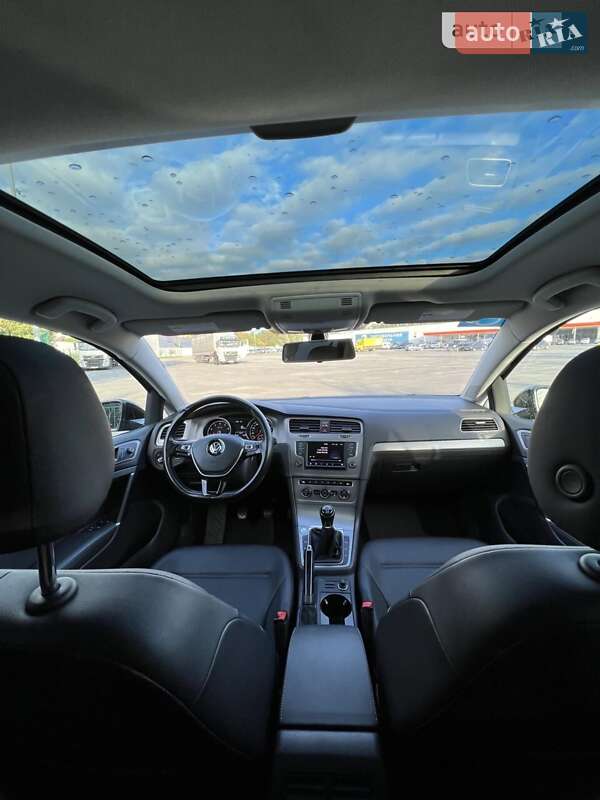 Хэтчбек Volkswagen Golf 2017 в Ужгороде