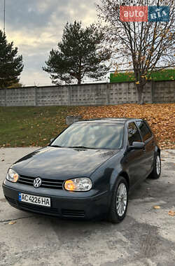Хэтчбек Volkswagen Golf 2000 в Вараше