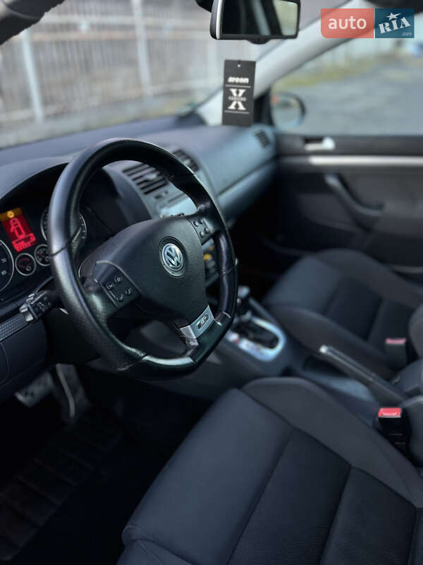 Хетчбек Volkswagen Golf 2008 в Рівному