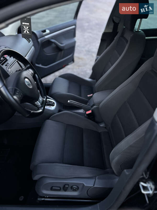 Хетчбек Volkswagen Golf 2008 в Рівному