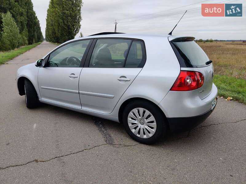 Хэтчбек Volkswagen Golf 2008 в Нежине