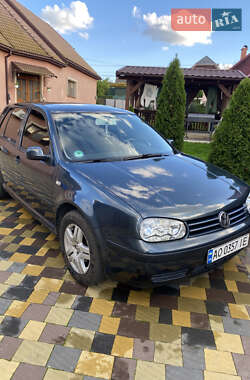 Хетчбек Volkswagen Golf 2001 в Мукачевому