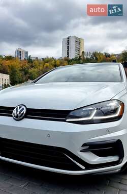 Хэтчбек Volkswagen Golf 2019 в 