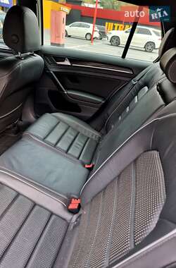 Хэтчбек Volkswagen Golf 2019 в 