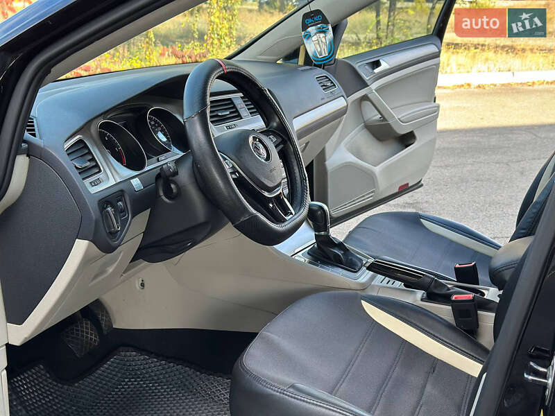 Універсал Volkswagen Golf 2015 в Дніпрі
